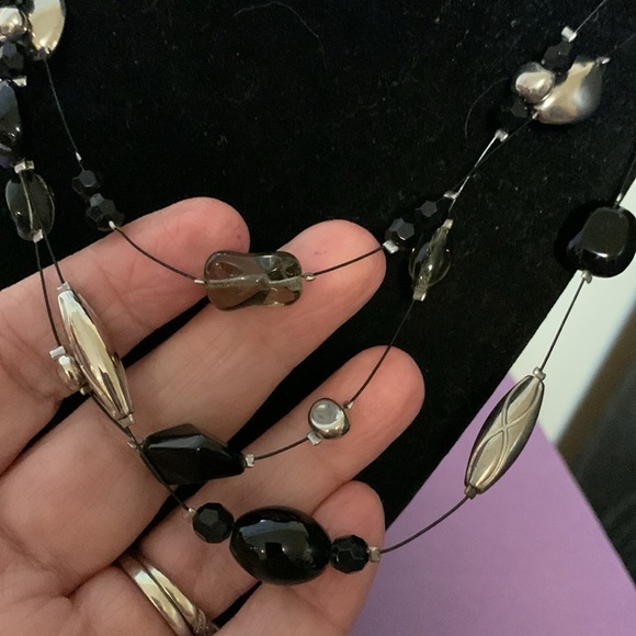 Beautiful necklace, jewelry, black and silver in colour, 16” - Picture 4 of 5